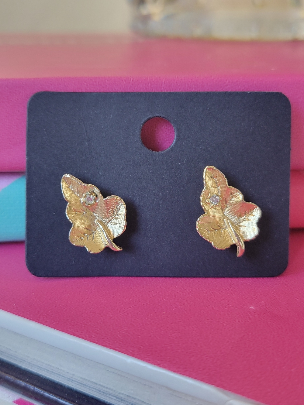 5/$25💎Gold Leaf Stud Earrings with Crystal Accent
